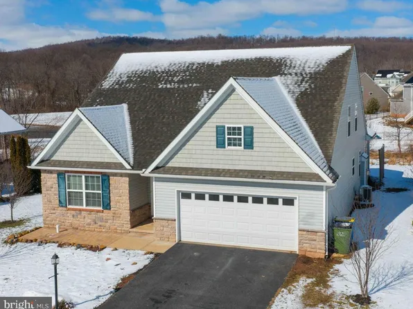 310 Andrew Dr, York, PA 17404