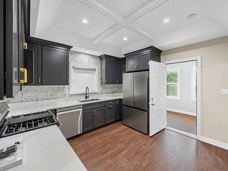 647 E Kirby St #2 — Photo 17
