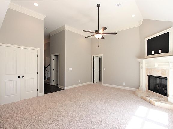 2nd image of 810 Manner Ln #13-lot 13