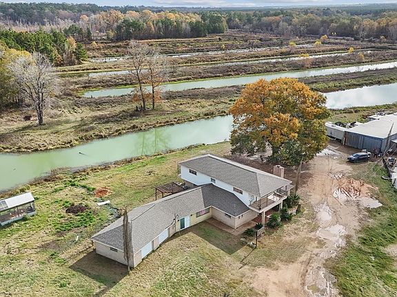 4th image of 850 County Road 2145