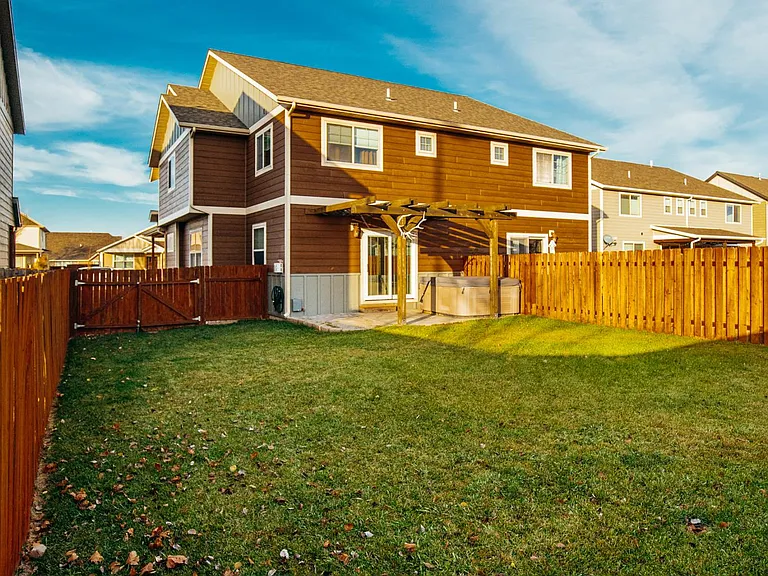 4662 Shadowglen Dr #B — Photo 4