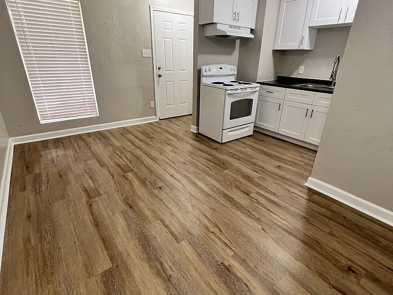 1186 Oregon Ave — Photo 4