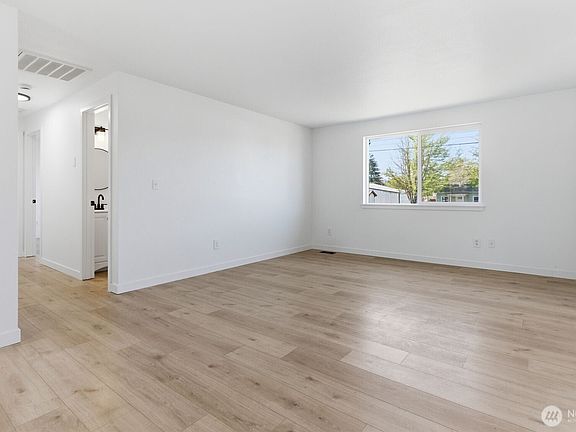 3rd image of 751 SW William Avenue