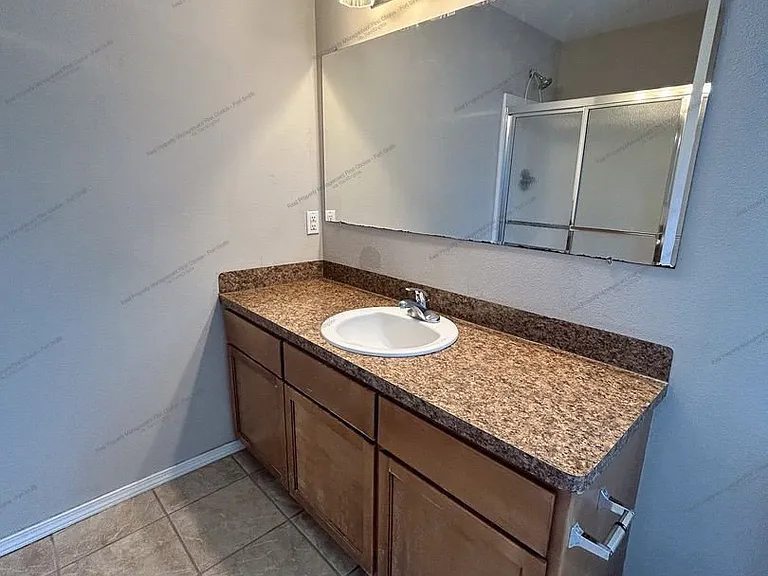 304 Bordeaux Cir — Photo 19