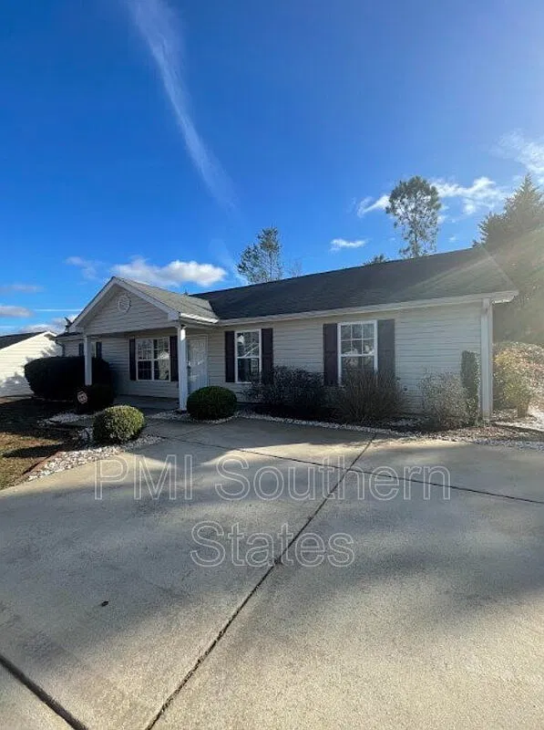 4 bed, 2.0 bath, 1418 sqft, $1,850 — Photo 1