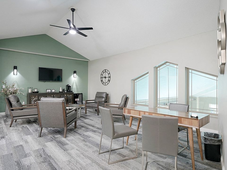 Relax in our stylish and comfortable clubhouse lounge.
