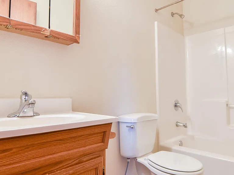 444 NE Stanton St #7 — Photo 13