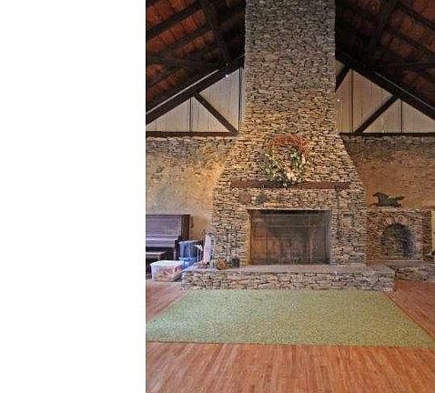 3rd image of 101 Fineskinde Farm Ln