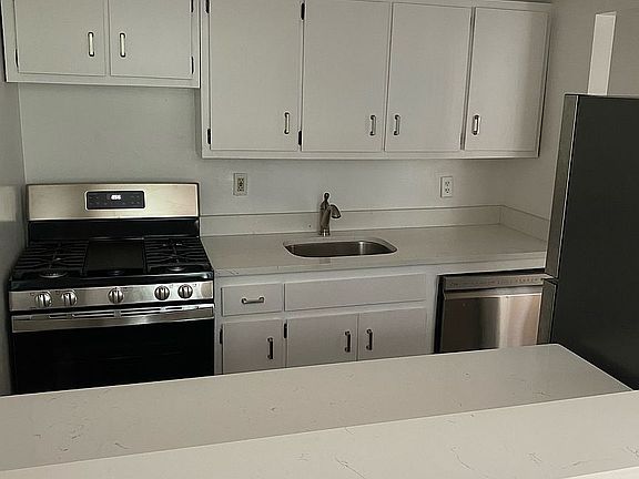 5th image of 79 Saint James Pl #2