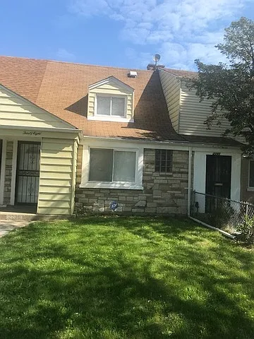 2238 E 96th St photo 1