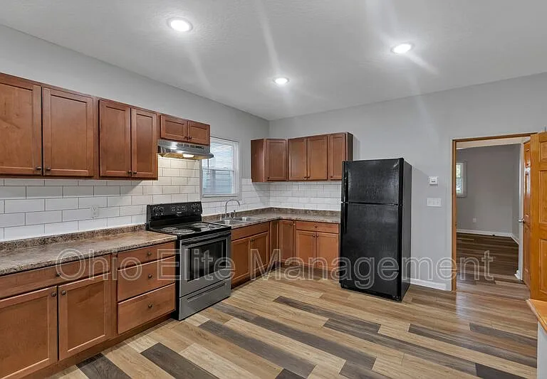 2023 Sullivant Ave — Photo 1