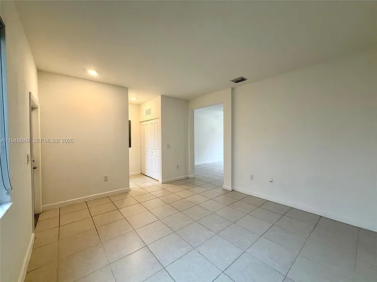 21050 NE 8th Ave — Photo 2