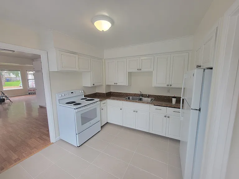 2209 Lombard Ave #1 — Photo 6