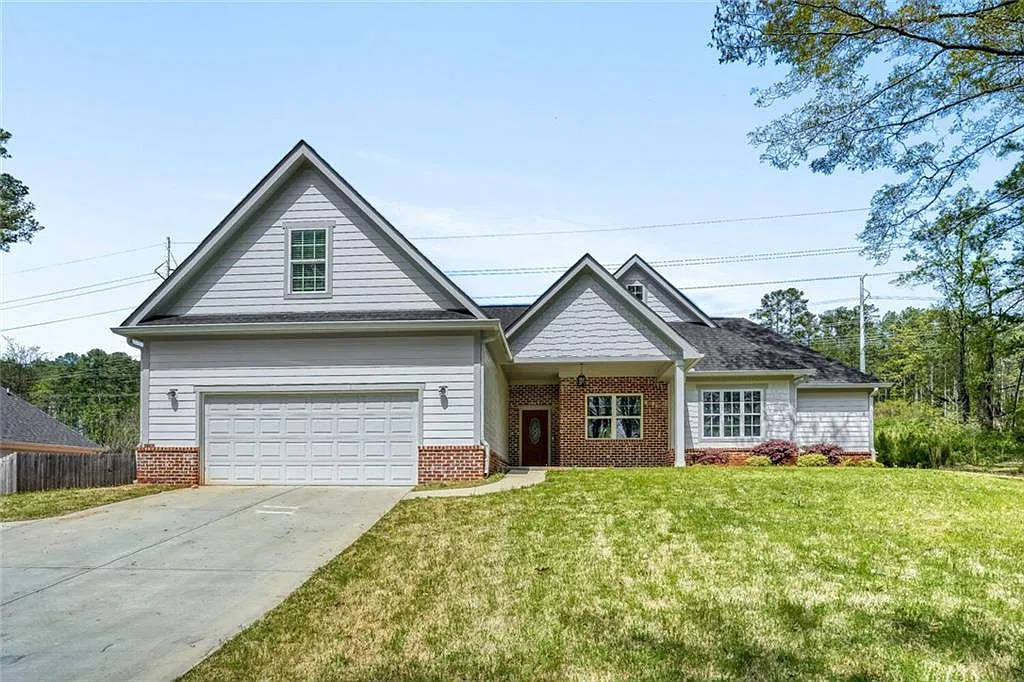 4 bed, 3.0 bath, 2343 sqft, $2,550 — Photo 1