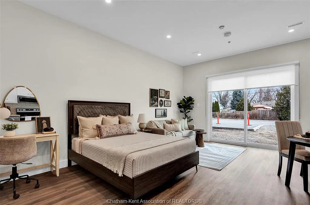 12 Mill St W — Photo 2