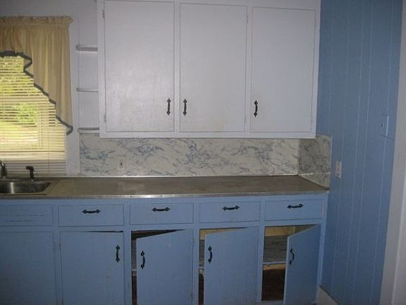 5th image of 102 S Franklin St