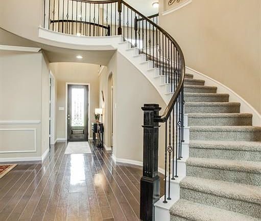 2nd image of 804 Cowan Ln