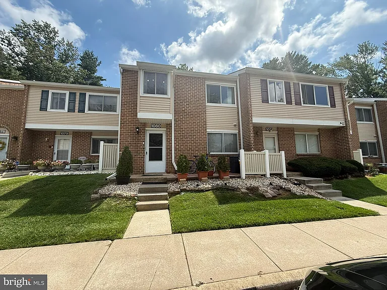 1080 Pendleton Ct — Photo 2