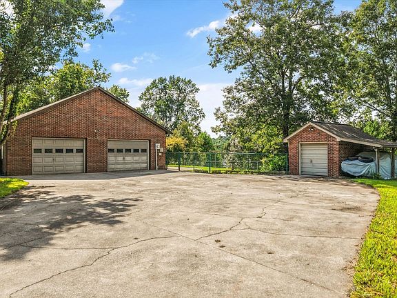 4th image of 2631 Denton Hayes Rd