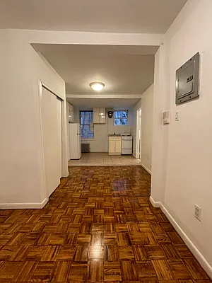 Rented by Peter R. Hungerford, LREB | media 14