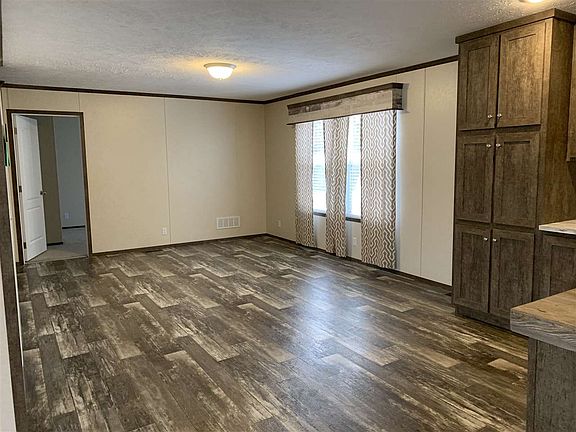 3rd image of 06685 M 66 N Lot 81