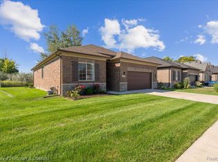 15360 Eton Pointe Dr, Clinton Township, MI 48035