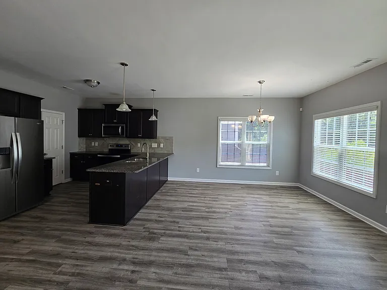 1601 Mount Rainer Dr — Photo 3