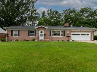 9 Grandview Dr, Normal, IL 61761