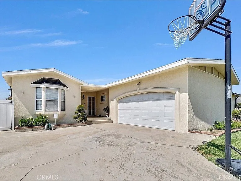 5125 N Nearglen Ave — Photo 1