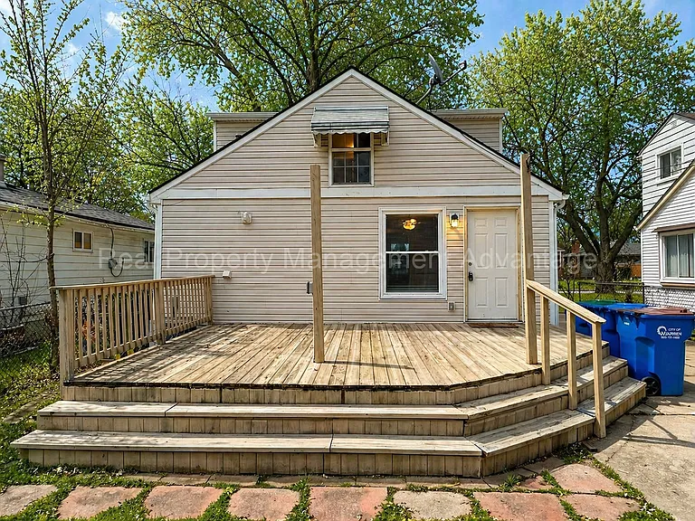 23511 Wellington Ave — Photo 21
