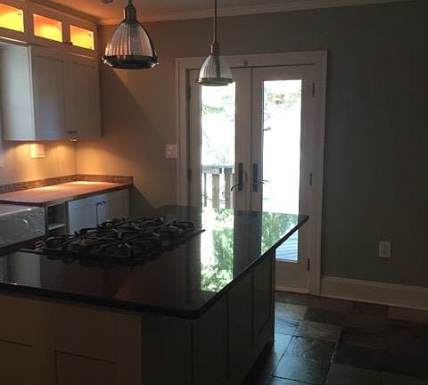 Kitchen - Island with duel fuel oven