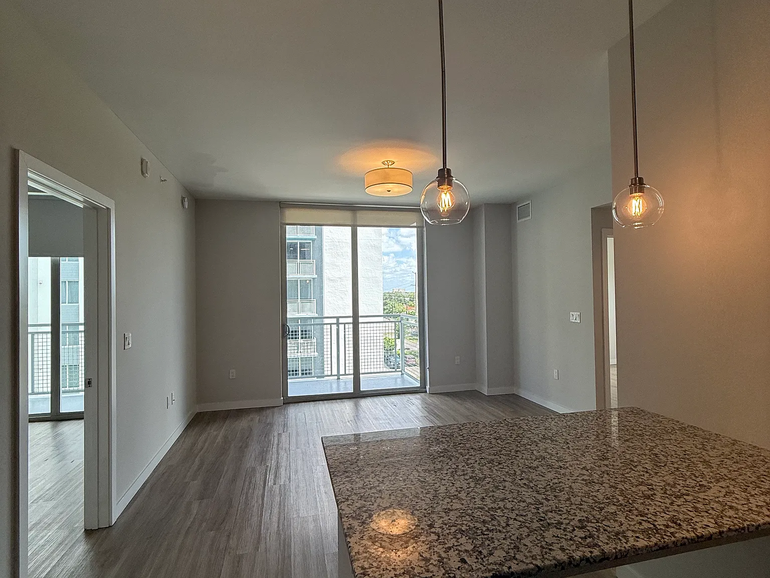 3 bed, 1120 sqft, $2,799 — Photo 3