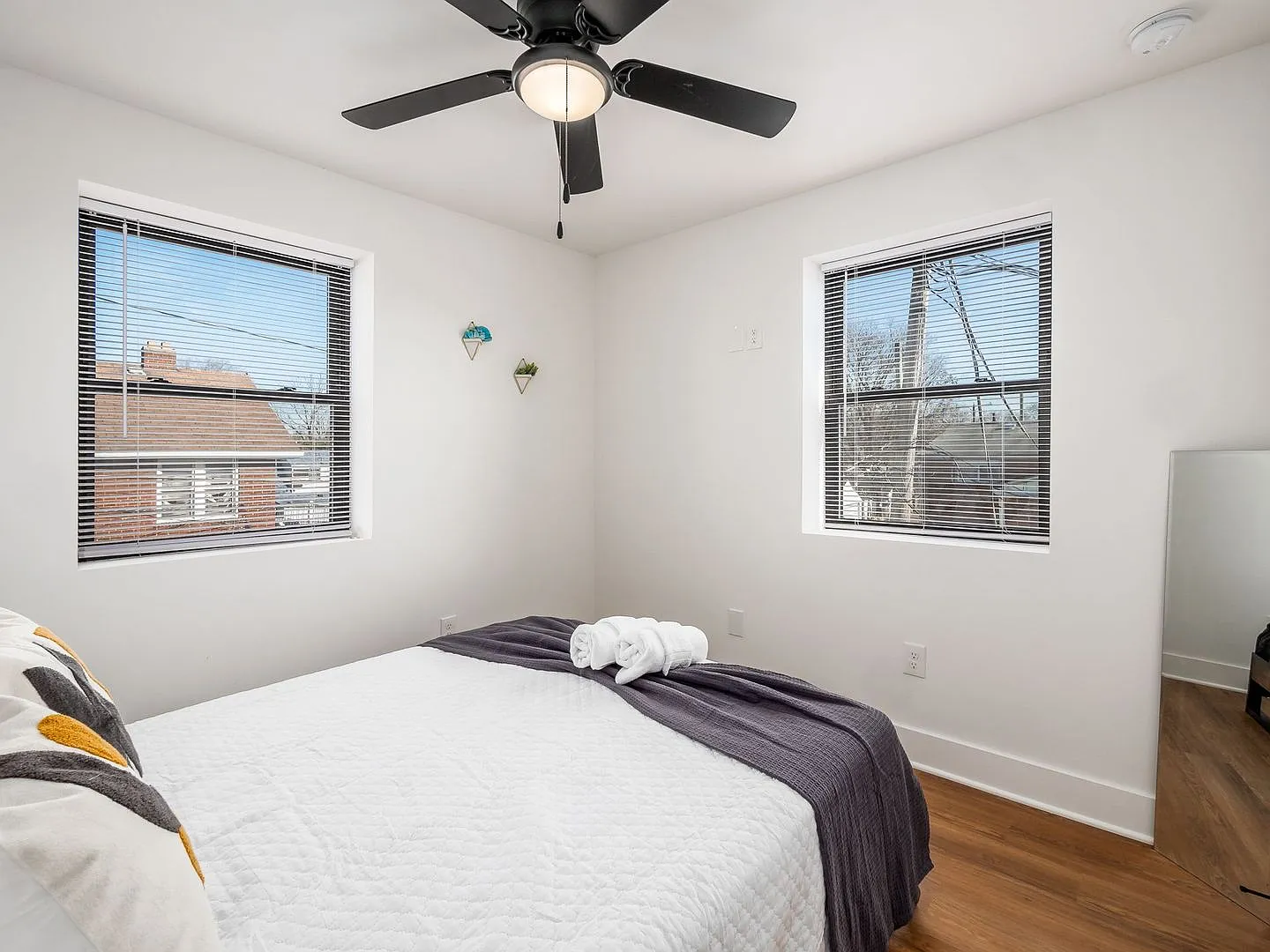 Bright & Updated 2-Bedroom Apartment with In-Unit Washer & Dryer — Photo 3