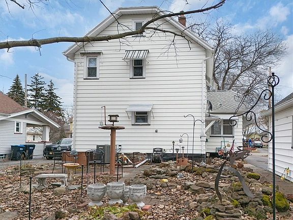 5th image of 92 Veness Ave