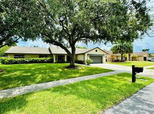 521 NW 197th Ave, Pembroke Pines, FL 33029