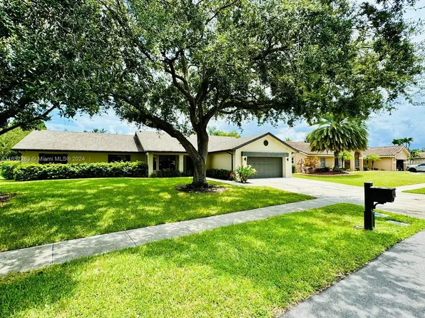521 NW 197th Ave, Pembroke Pines, FL 33029