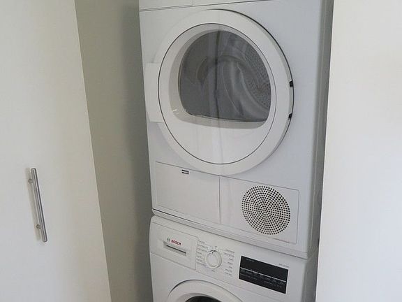 4th image of 405 Main St APT 8H