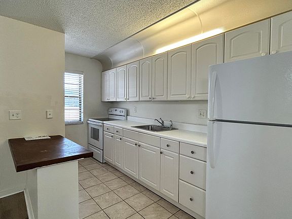 3rd image of 1041 SE Monterey Rd