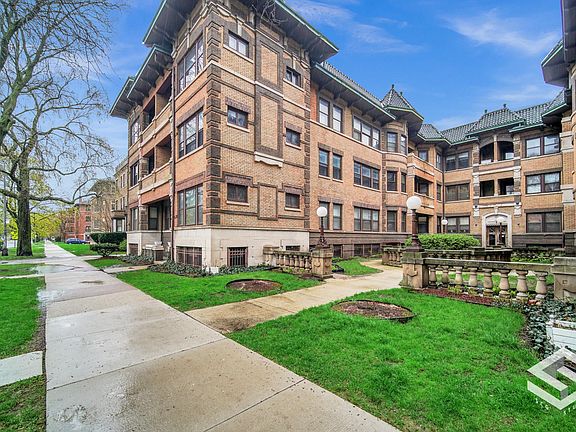 3rd image of 943 E Hyde Park Blvd Unit 1