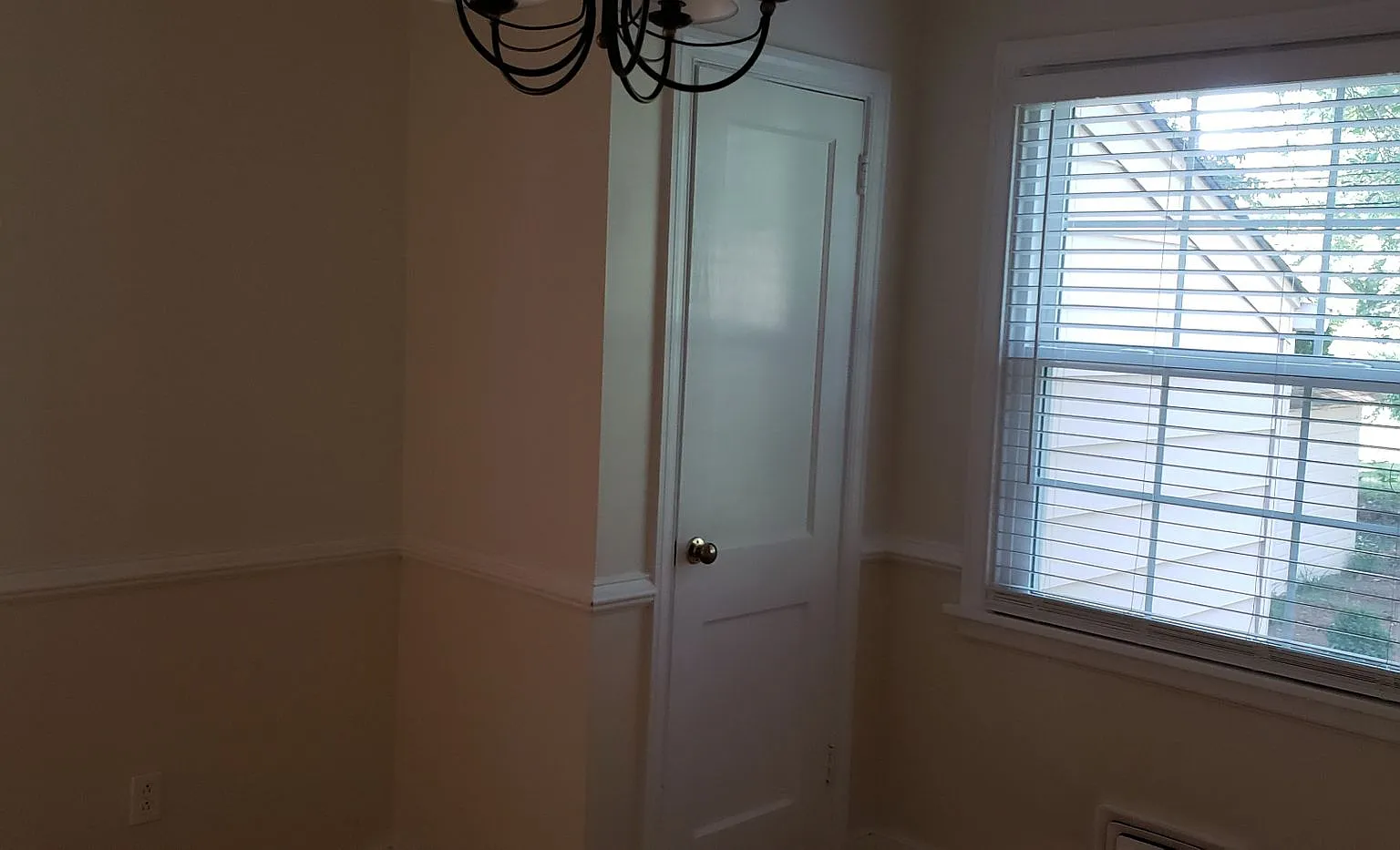 Classic Ranch Home In The Near West End for Rent — Photo 4