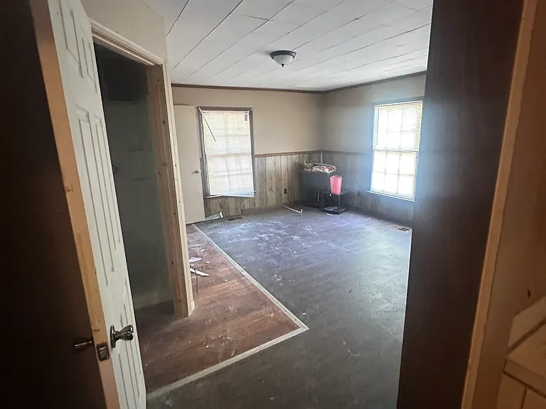 145 Monvil Ave — Photo 6