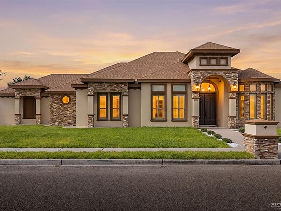 2nd image of 220 Santa Lucia Ln