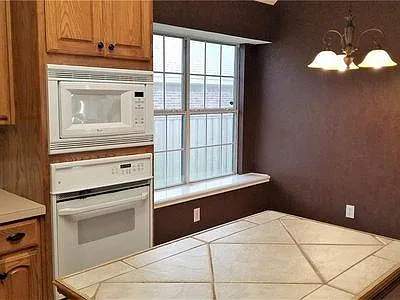 Kitchen/Breakfast Nook