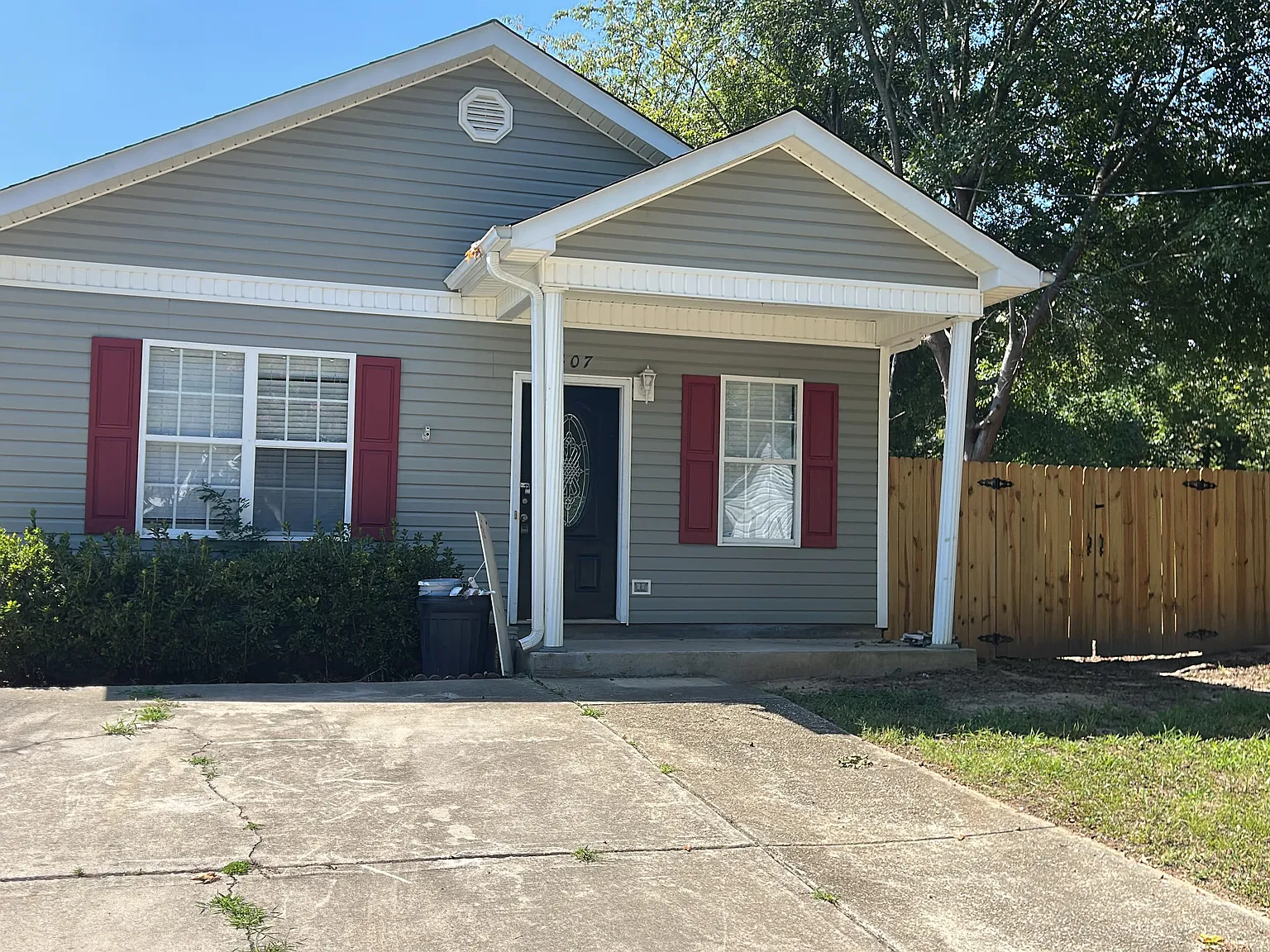 3 bed, 1050 sqft, $1,800 — Photo 1