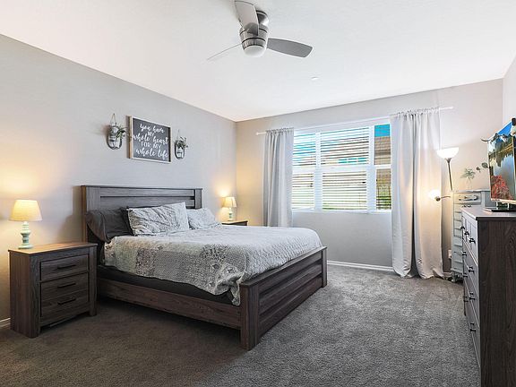 4th image of 2315 N Acacia Way