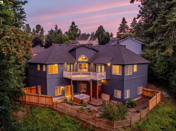 17413 Wake Robin Cir, Oregon City, OR 97045