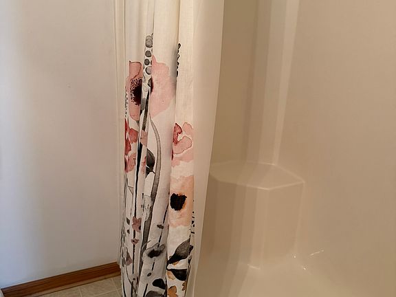 2nd image of 428 Marigold Cir #428