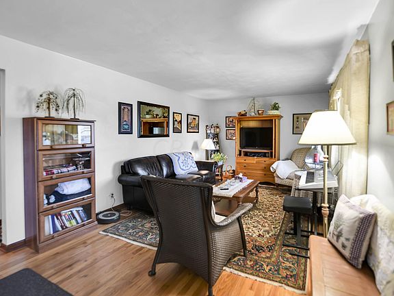 3rd image of 761 Larkspur Dr
