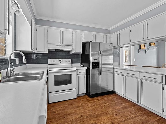 3rd image of 15749 SE 102nd Trl