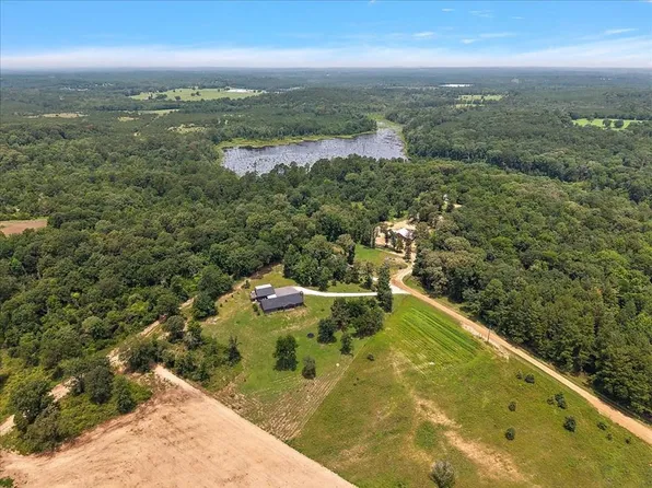 1055 County Road 1361, Garrison, TX 75946